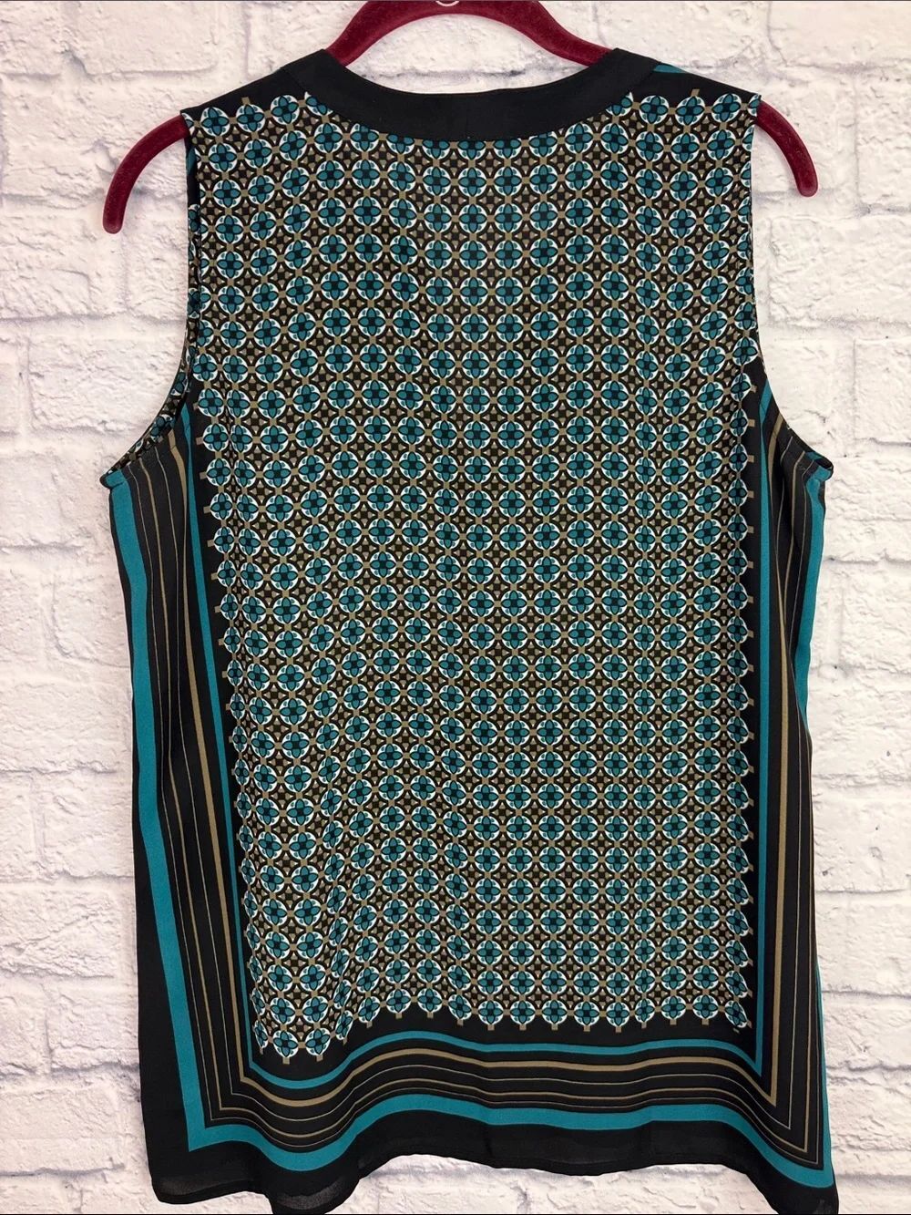 Loft Patterned Shell Tank V Neck Size Small - Picture 3 of 3